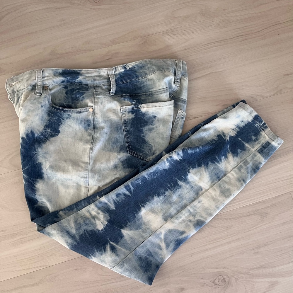 Hydraulic High Rise Tie-Dye Jeans - Blue and White